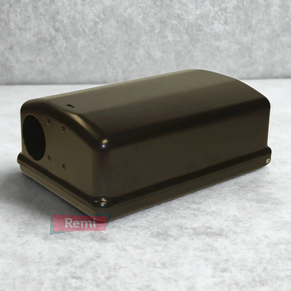 La AF Fortis es una caja portacebos metálica abierta