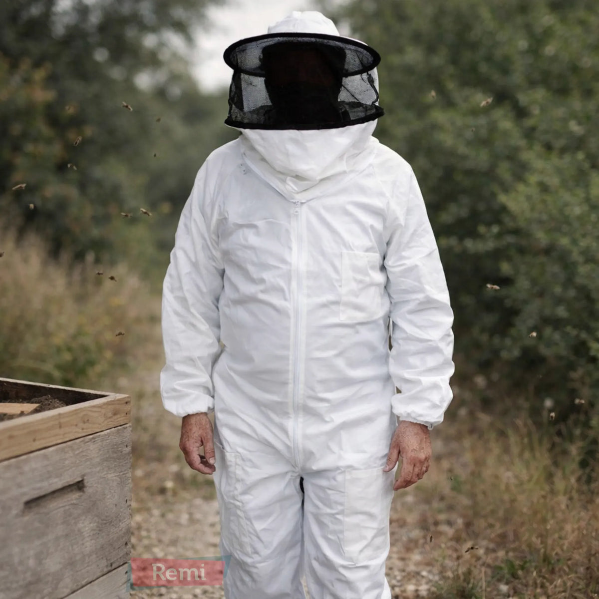 Traje de protección con careta desmontable para control de plagas generales